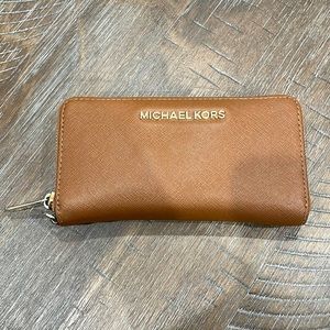 Michael Kors Saffiano Wristlet wallet